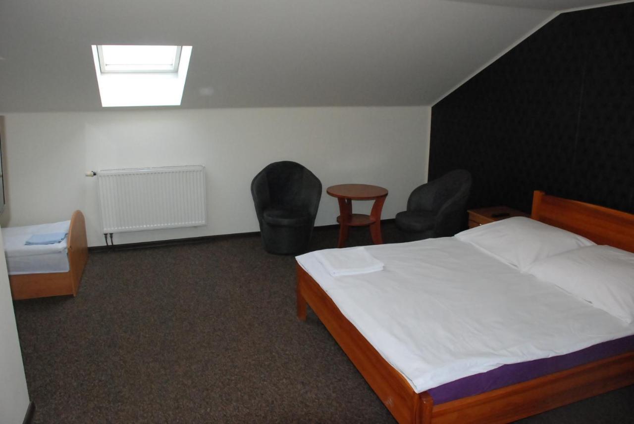 Hotelik Manhatan ราจินโปดลาสกี ภายนอก รูปภาพ