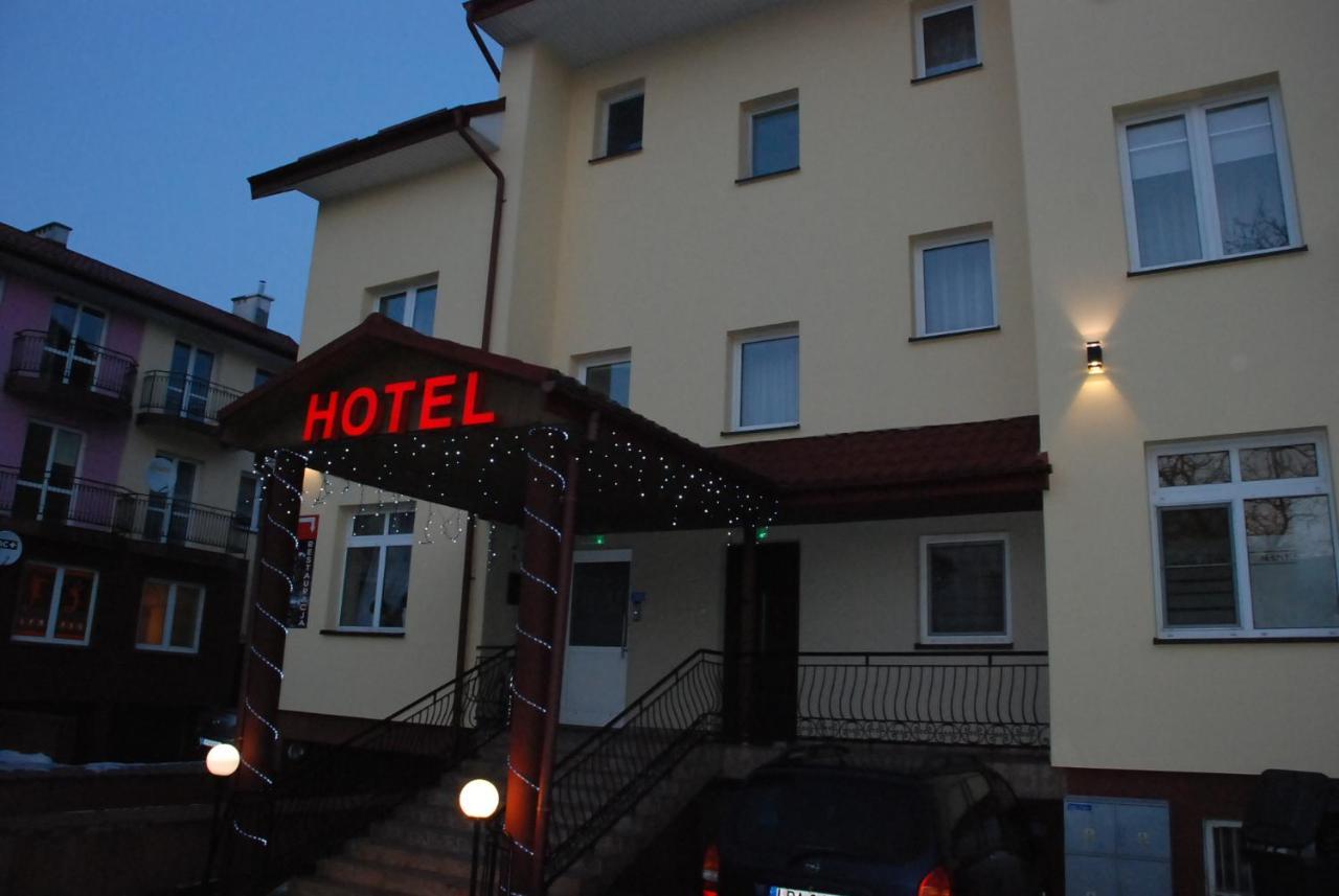 Hotelik Manhatan ราจินโปดลาสกี ภายนอก รูปภาพ