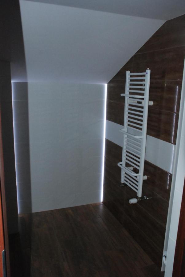 Hotelik Manhatan ราจินโปดลาสกี ภายนอก รูปภาพ