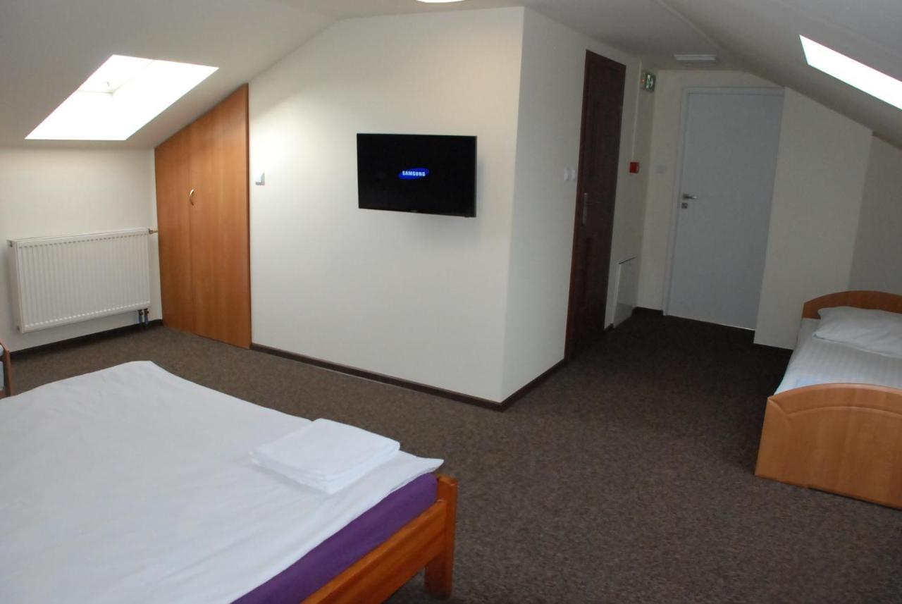 Hotelik Manhatan ราจินโปดลาสกี ภายนอก รูปภาพ