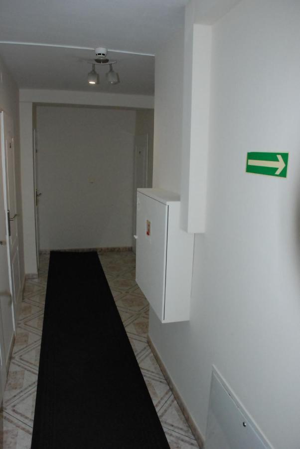 Hotelik Manhatan ราจินโปดลาสกี ภายนอก รูปภาพ