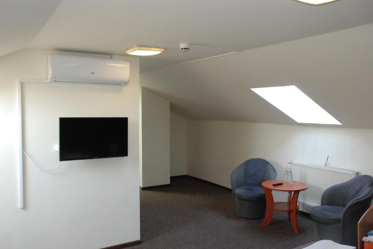 Hotelik Manhatan ราจินโปดลาสกี ภายนอก รูปภาพ
