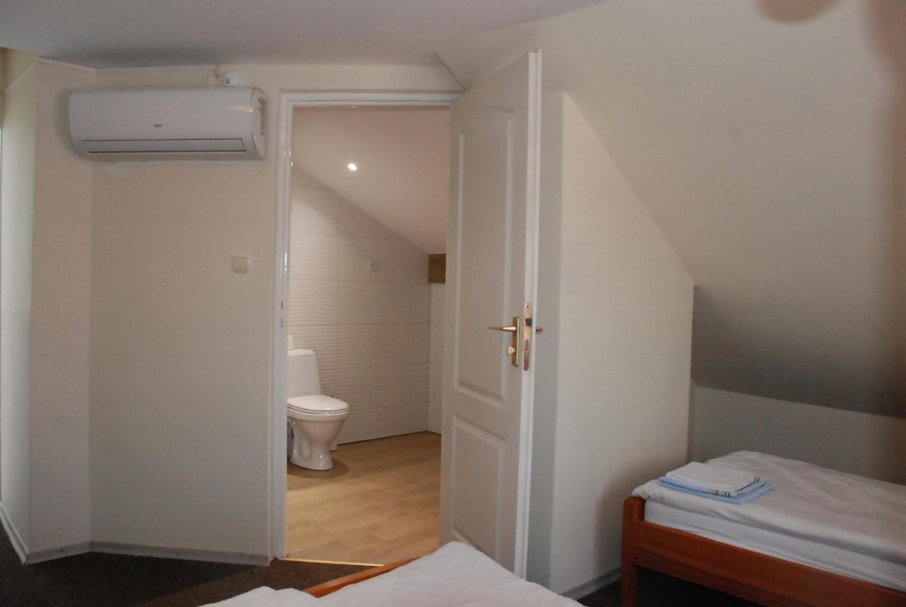 Hotelik Manhatan ราจินโปดลาสกี ภายนอก รูปภาพ