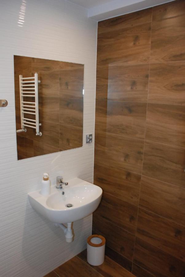 Hotelik Manhatan ราจินโปดลาสกี ภายนอก รูปภาพ
