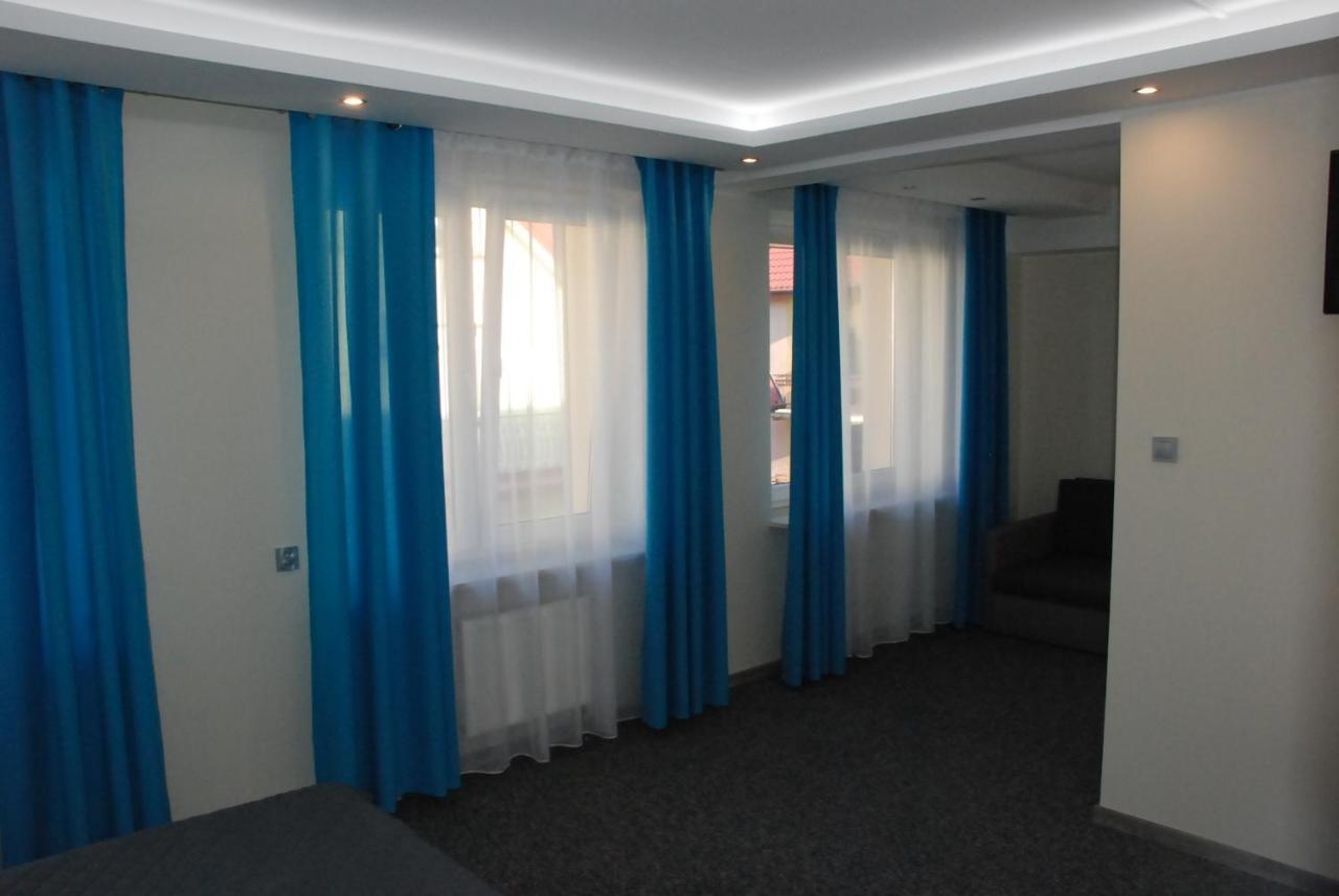 Hotelik Manhatan ราจินโปดลาสกี ภายนอก รูปภาพ